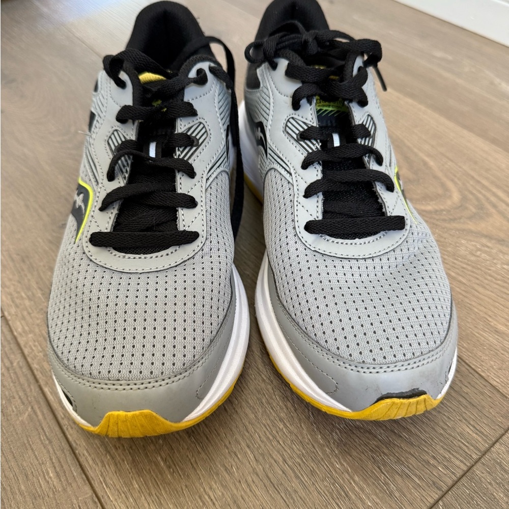 Saucony Men's Gray and Yellow Athletic Shoes